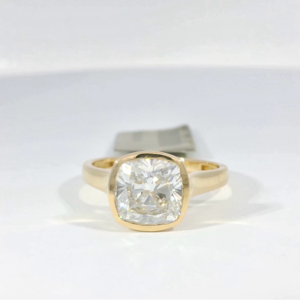 3.00ct Cushion cvd Diamond Engagement Ring in 14K Yellow Gold (IGI Certified)